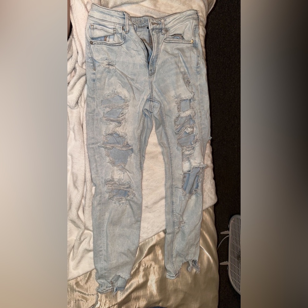 American eagle size 8 ripped mom jeans